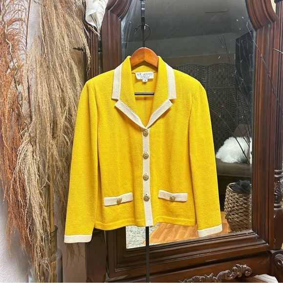 St. John yellow Santana knit jacket size 4 classic gold buttons classic - Picture 1 of 7